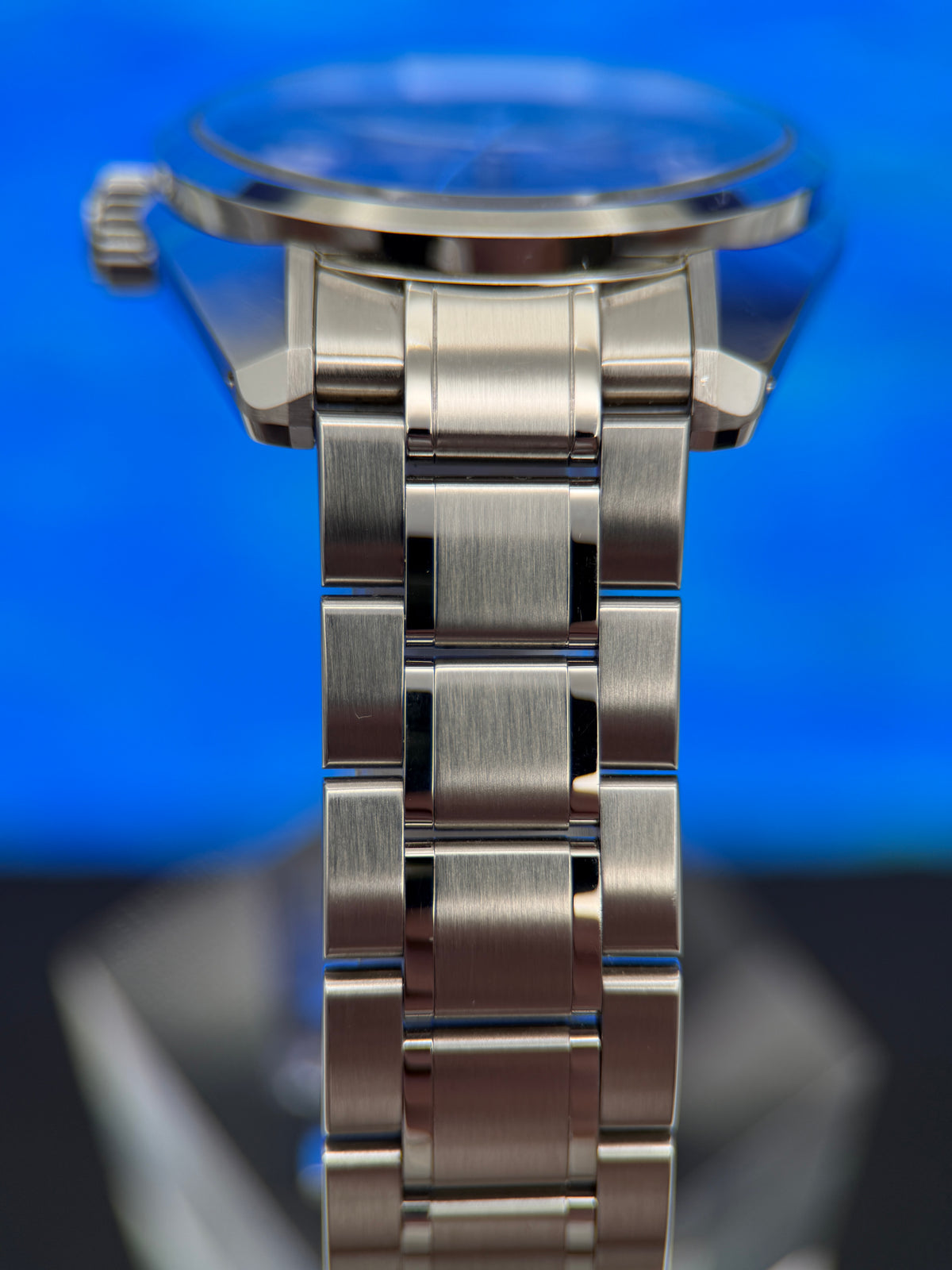 2022 Grand Seiko SBGJ235 Hi-Beat 36000 GMT 40mm “Mt. Iwate” Blue Dial on Bracelet Limited Edition Complete Set