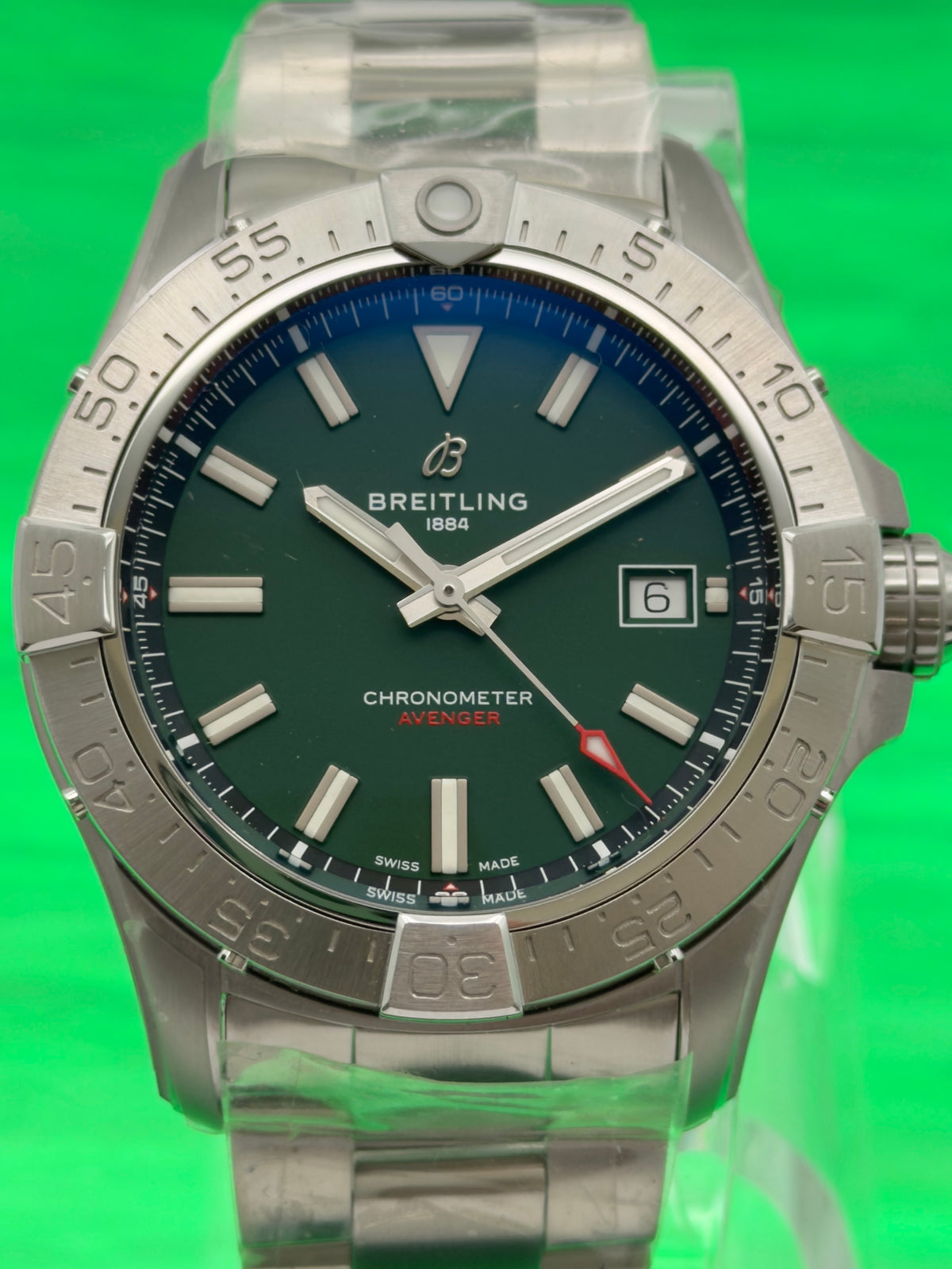 UNWORN 2023 Breitling Avenger 42mm Green Dial Stainless Steel Bracelet A17328101L1A1 - Complete Set - WARRANTY