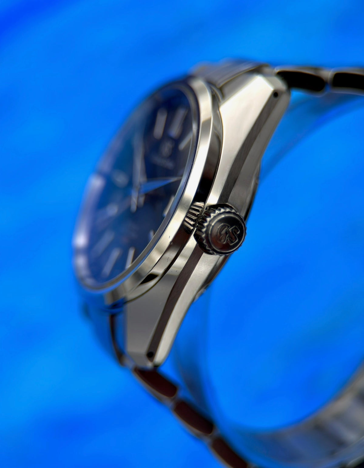 2022 Grand Seiko SBGJ235 Hi-Beat 36000 GMT 40mm “Mt. Iwate” Blue Dial on Bracelet Limited Edition Complete Set