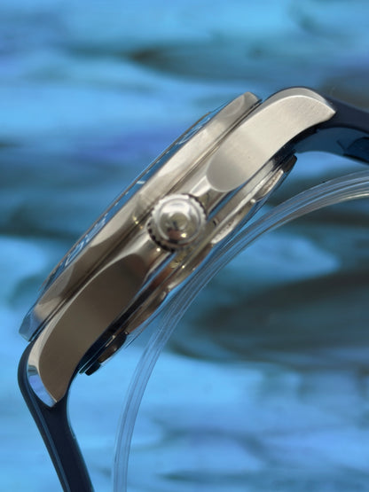 2022 OMEGA Seamaster 42mm Diver 300M Grey Wave Dial Blue Rubber Strap 210.32.42.20.06.001 ~ Complete Set ~ WARRANTY