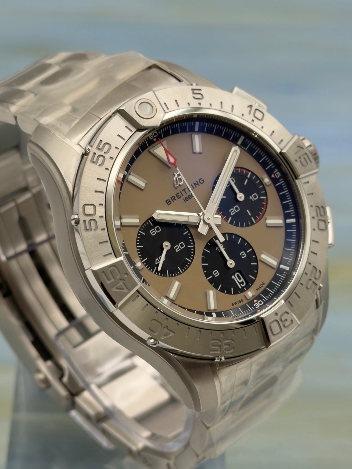 UNWORN - 2026 Breitling Avenger B01 Chronograph 44mm Khaki Dial w/ SS Bracelet AB0147 ~ Complete Set - WARRANTY