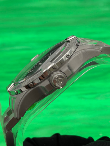 UNWORN 2023 Breitling Avenger 42mm Green Dial Stainless Steel Bracelet A17328101L1A1 - Complete Set - WARRANTY