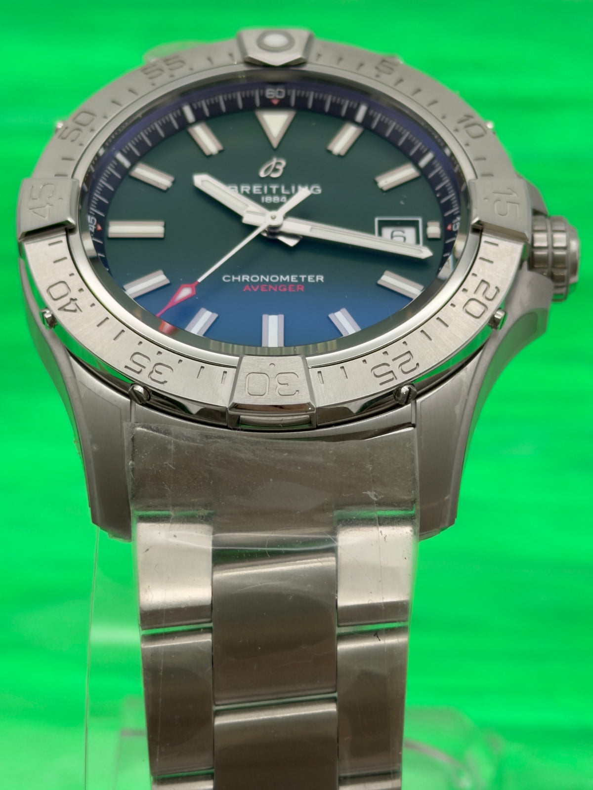 UNWORN 2023 Breitling Avenger 42mm Green Dial Stainless Steel Bracelet A17328101L1A1 - Complete Set - WARRANTY
