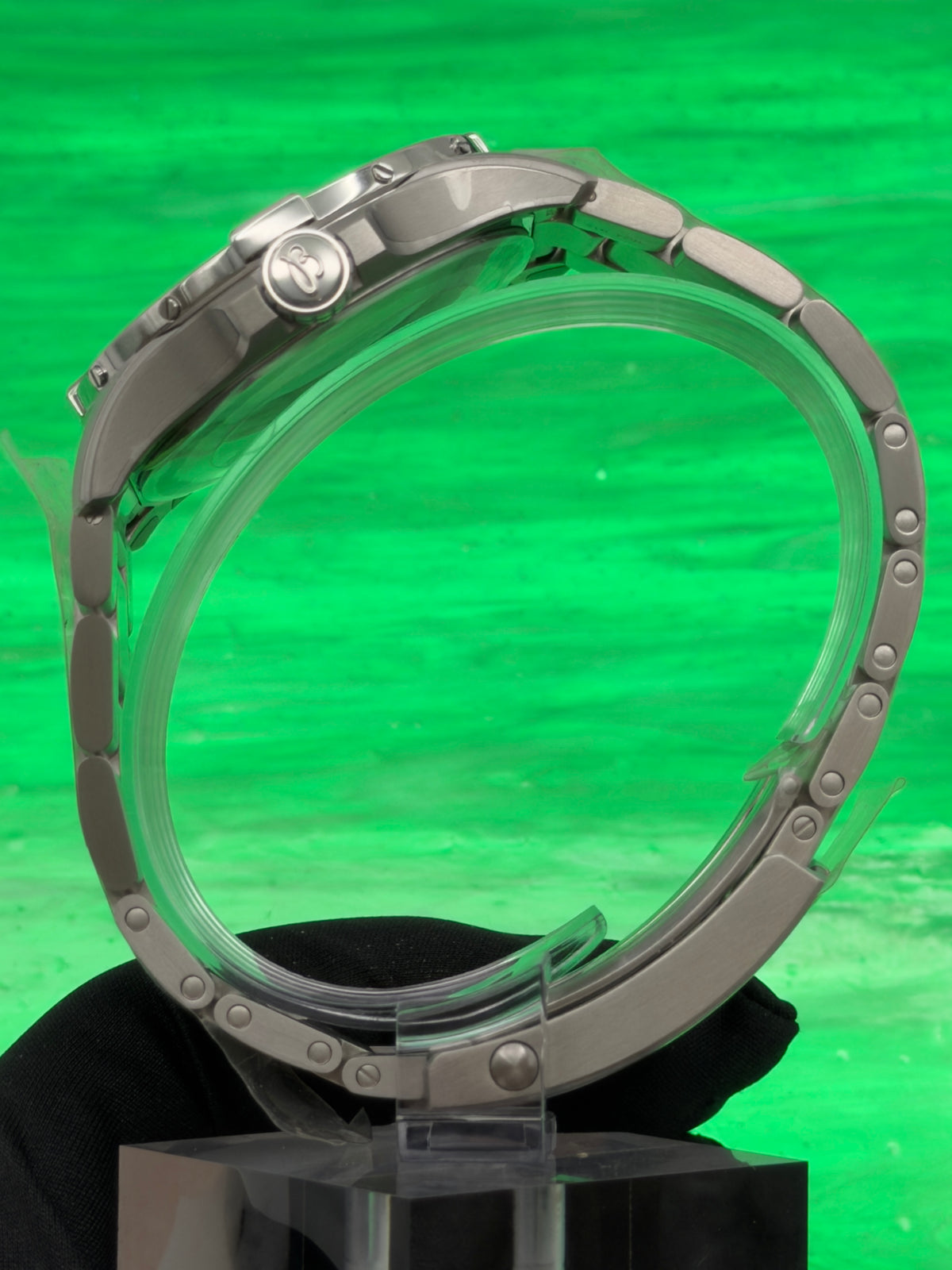 UNWORN 2023 Breitling Avenger 42mm Green Dial Stainless Steel Bracelet A17328101L1A1 - Complete Set - WARRANTY