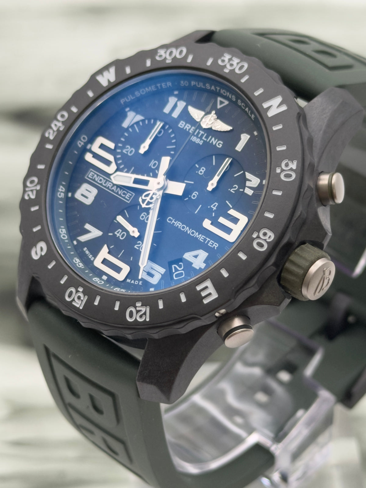 UNWORN 2026 Breitling Professional Endurance Pro 44mm Black Dial Army Green Rubber strap X82310 ~ Complete Set ~ WARRANTY