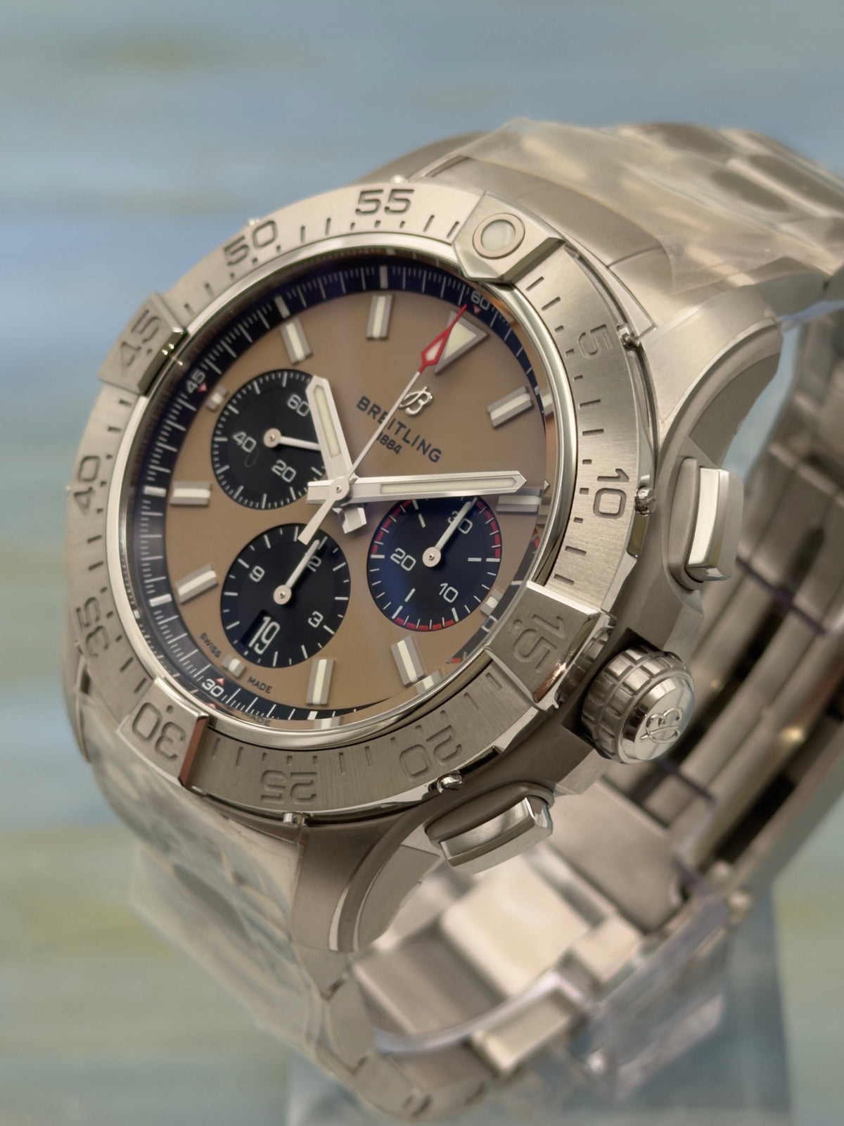 UNWORN - 2026 Breitling Avenger B01 Chronograph 44mm Khaki Dial w/ SS Bracelet AB0147 ~ Complete Set - WARRANTY