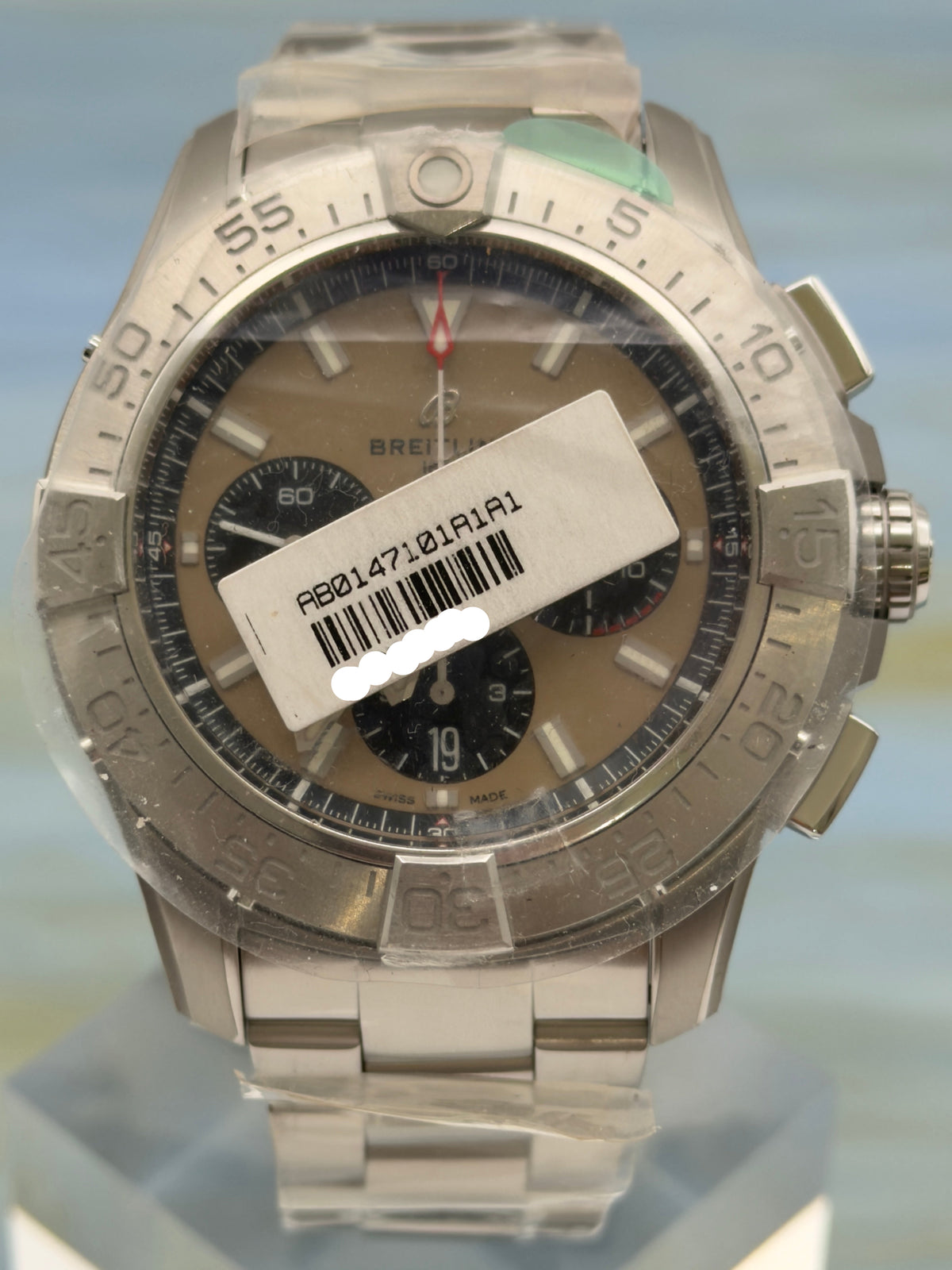 UNWORN - 2026 Breitling Avenger B01 Chronograph 44mm Khaki Dial w/ SS Bracelet AB0147 ~ Complete Set - WARRANTY