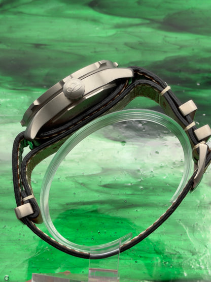 2022 Breitling Aviator Super 8 B20 Automatic 46mm Titanium "Green Dial" Complete Set w/ MFG Warranty