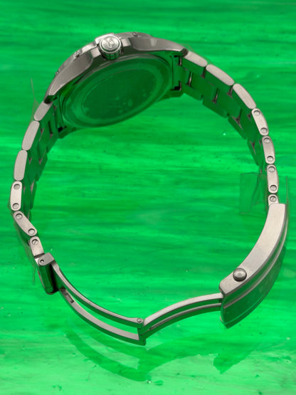 UNWORN 2023 Breitling Avenger 42mm Green Dial Stainless Steel Bracelet A17328101L1A1 - Complete Set - WARRANTY