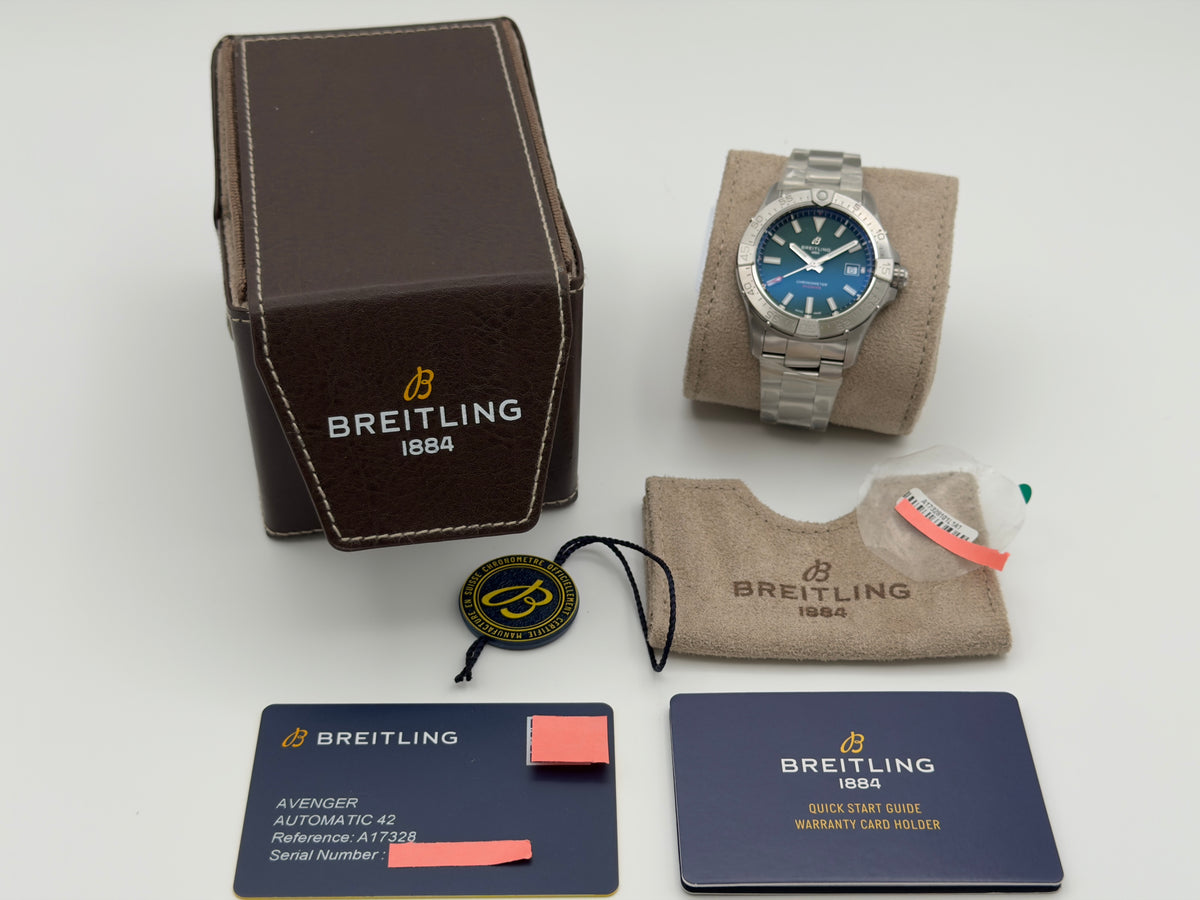 UNWORN 2023 Breitling Avenger 42mm Green Dial Stainless Steel Bracelet A17328101L1A1 - Complete Set - WARRANTY