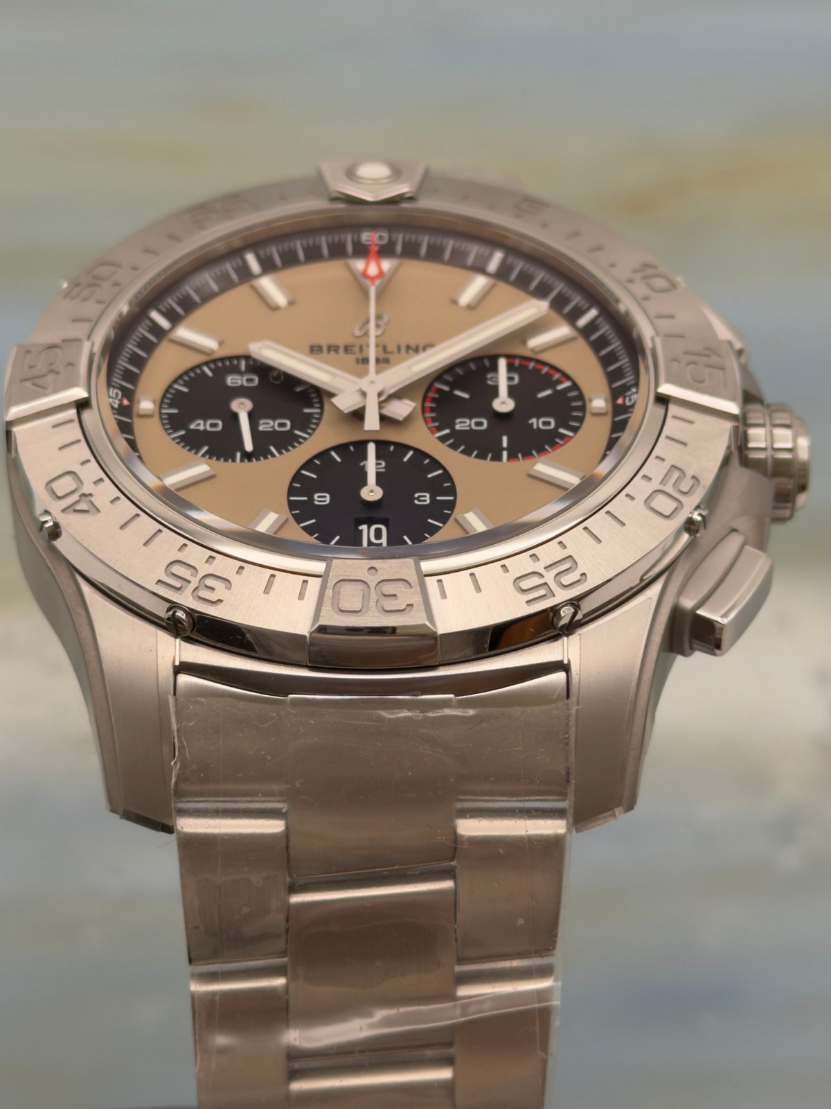 UNWORN - 2026 Breitling Avenger B01 Chronograph 44mm Khaki Dial w/ SS Bracelet AB0147 ~ Complete Set - WARRANTY